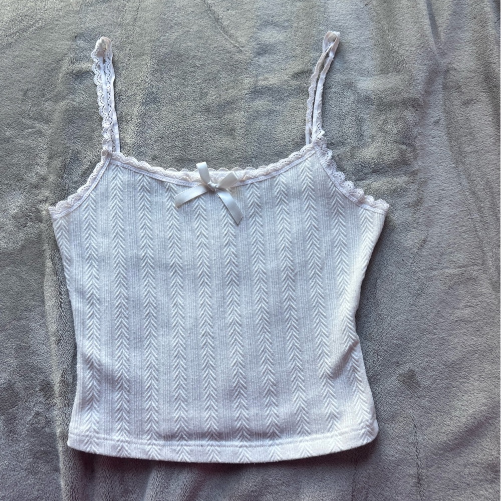 White lace tank top with lace straps and a bow and very stretchy